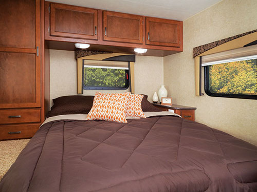 luxury rv rental example 31-32