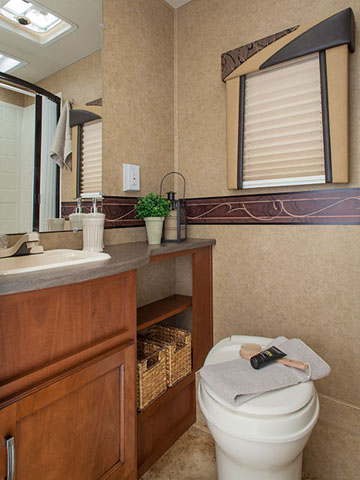 luxury rv rental example 31-32