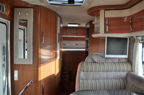 luxury rv rental example Hymer B 524 STAR