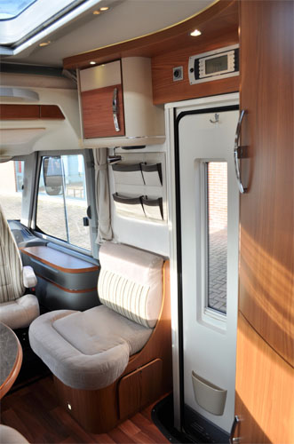 luxury rv rental example Hymer B 524 STAR