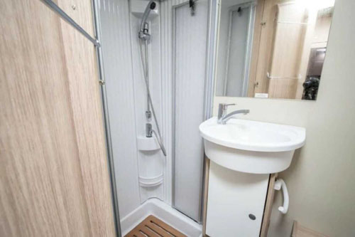 Caravan 6 berth - Automatic